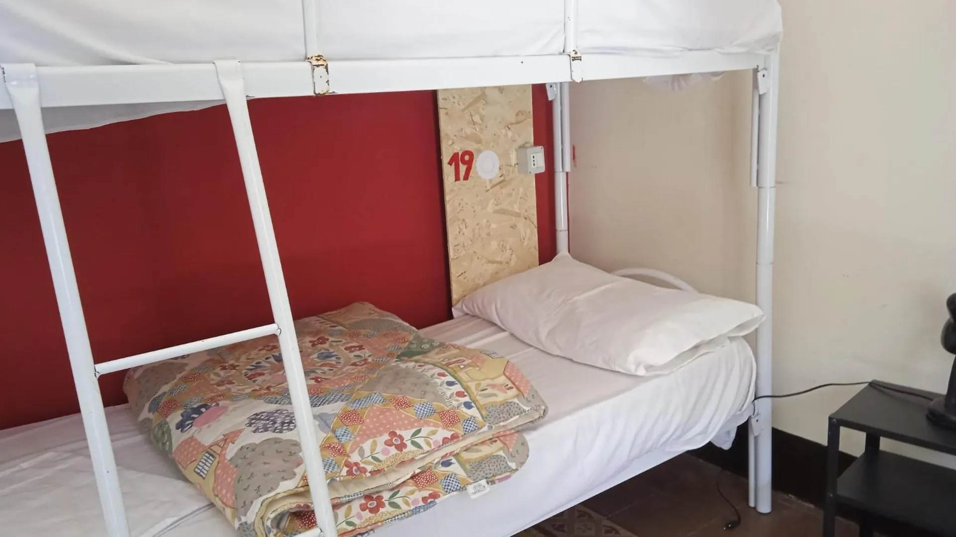 Sunshine Hostel Палермо