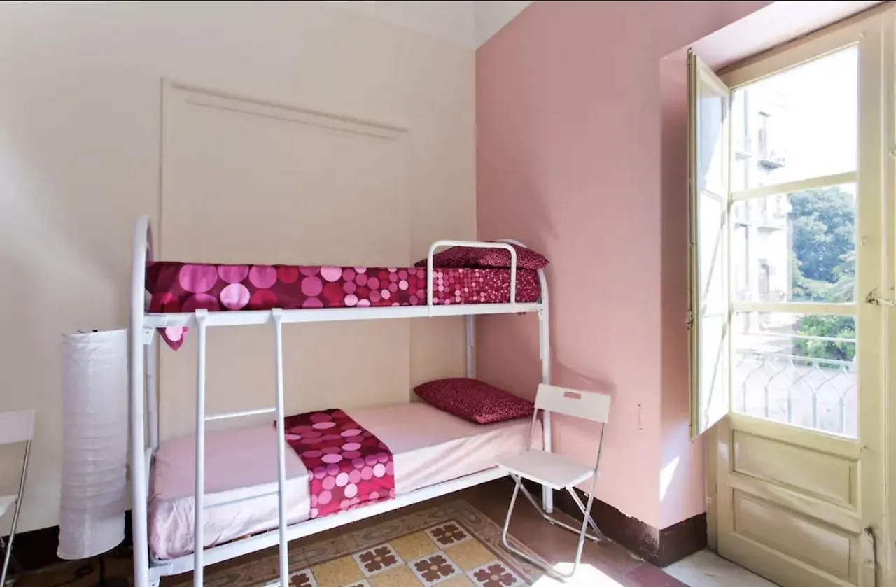 Sunshine Hostel Палермо Италия