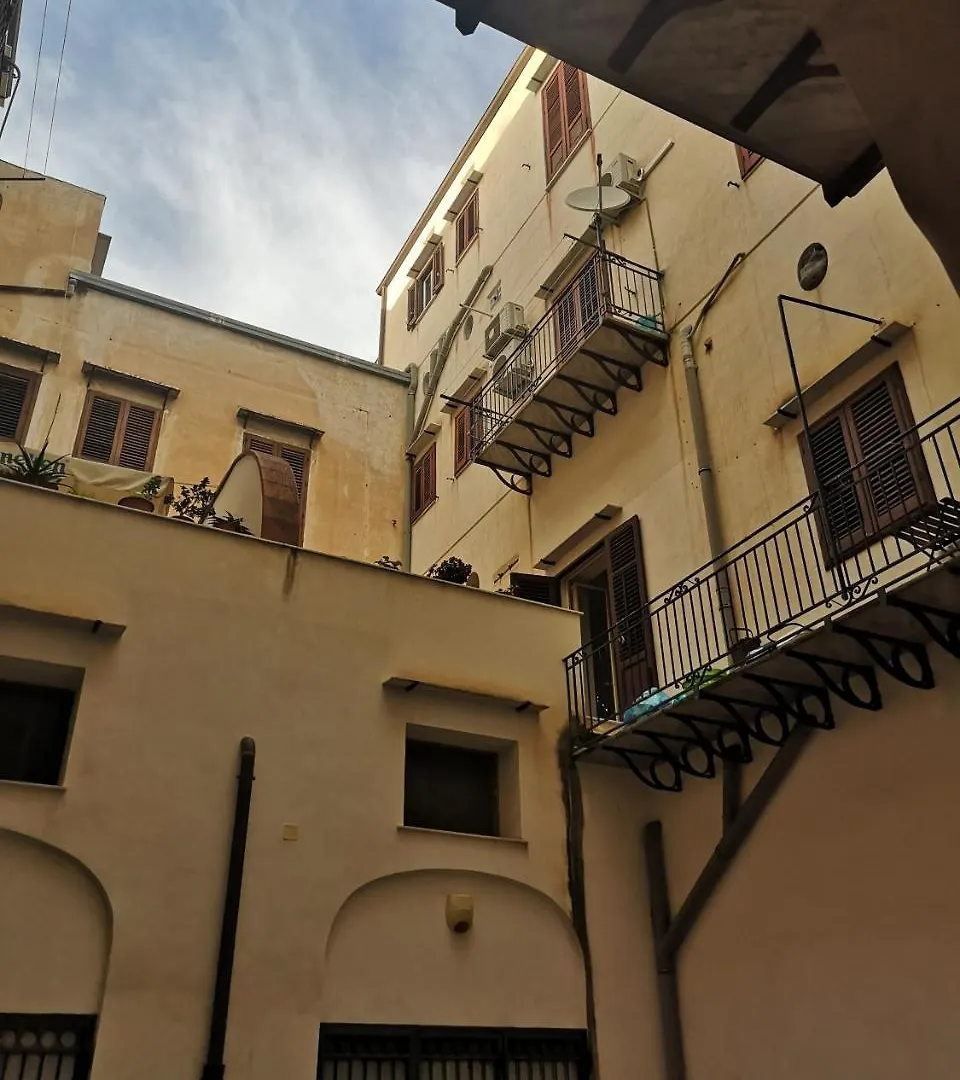 Sunshine Hostel パレルモ 0*,  イタリア